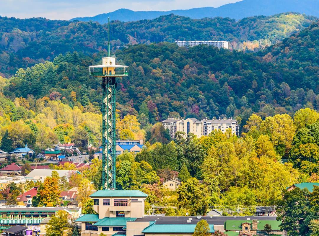 Corner Unit Balcony Free Tix Location * Gatlinburg