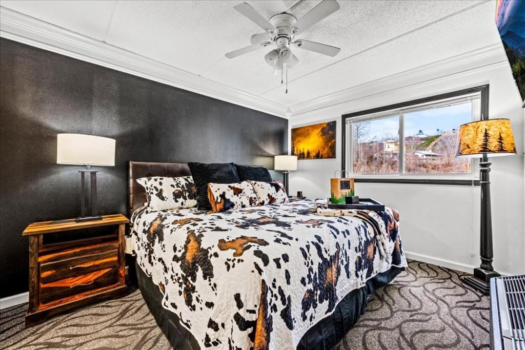 Corner Unit Balcony Free Tix Location *