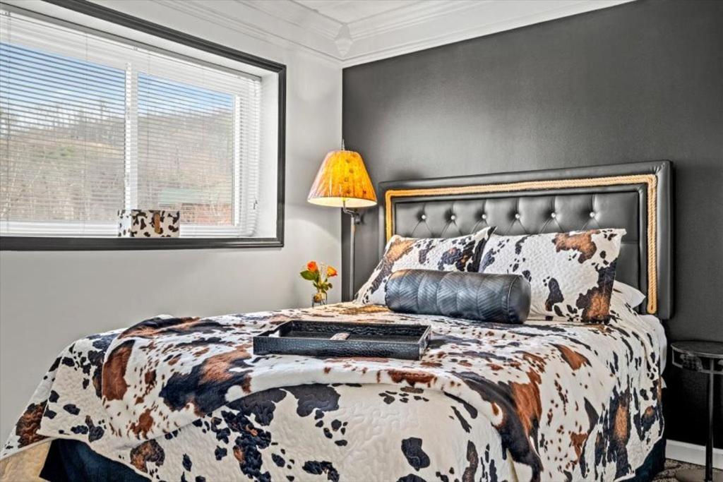 Corner Unit Balcony Free Tix Location *